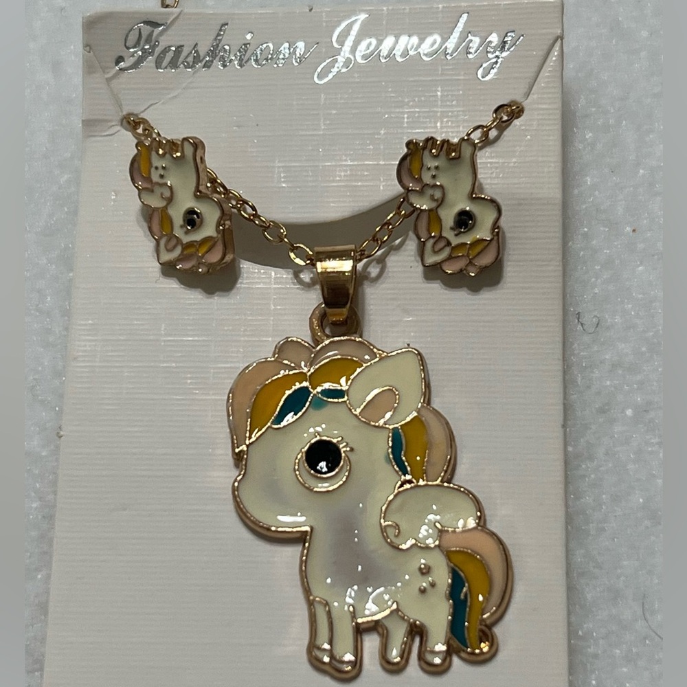 Fashion Jewelry Gold and Cream Pony Necklace Set